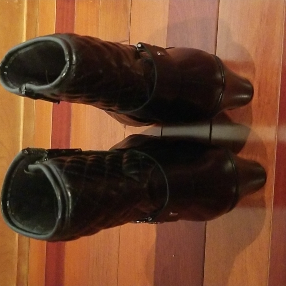 Host pick! New Munro just above ankle boots in black leather, size 6W - Picture 3 of 5